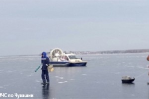 Сняли со льдины у Кибечкасы 12 рыбаков