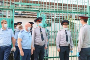 Прокурор Козловского района и спецпрокурор заступили
