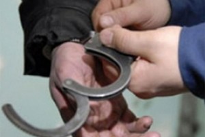 Трио грабителей букмекеров арестовали