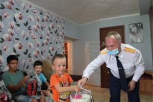 СКР приготовил к школе многодетных Вазюковых