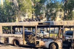 Автобус сгорел у театра оперы Чебоксар