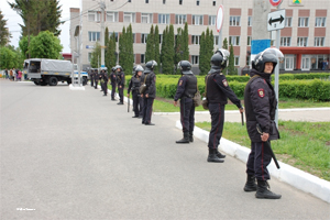 chuvaschskaja polizia repetirovala presechenie obschestvennih besporjadkov