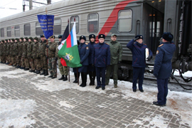kapsulu po ehstafete DOROGI Pamyati SK RF dostavili iz Sverdlovskoj oblasti v Izhevsk a ottuda ona popadet v Nizhnij Novgorod12