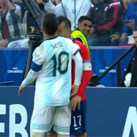 match Chili i Argentiny s udaleniem Messi26