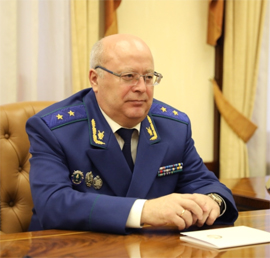 prokuror Chuvashii Vasilij Poslovskij v svoem kabinete