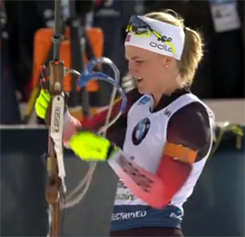 norvezhka Marte Rejseland v zhenskoj biatlonnoj gonke presledovaniya zavoevala bronzu na chempionate mira po biatlonu v Antholce