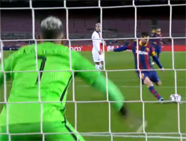 Messi zabivaet s penalti komande Mbappe