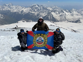 Chuvashskaya komanda vzoshla na Elbrus1